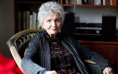 Círculo de Lectores Perú - La aventura de leer 28 «Material», de Alice Munro