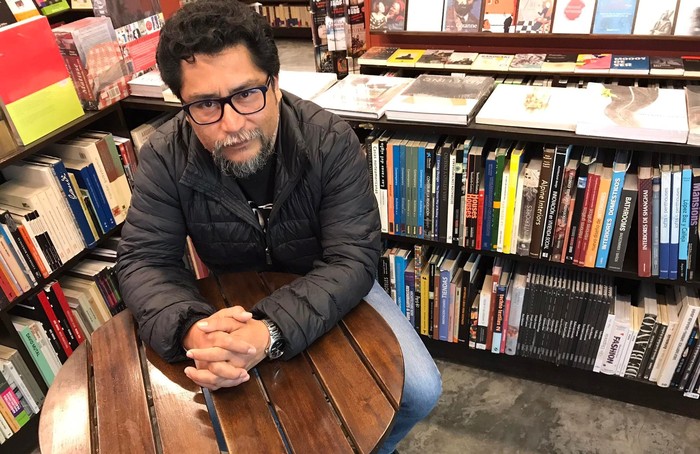 "La casa de los vientos", un mundo crudo y violento 1 gabriel rimachi sialer en la libreria El Virrey la casa de los vientos