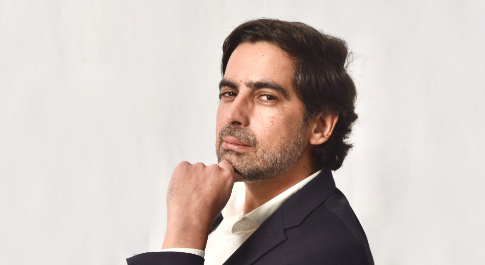 Círculo de Lectores Perú - La aventura de leer 1 Diego Molina presenta «Fascinación» en el Hay Festival Arequipa