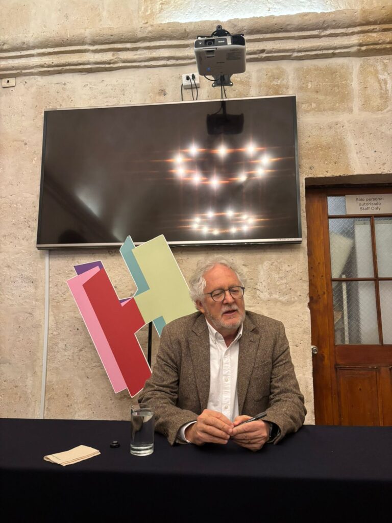 Héctor Abad Faciolince: "Con tres dedos se escribe, pero duele todo el cuerpo" 2 Héctor Abad Faciolince