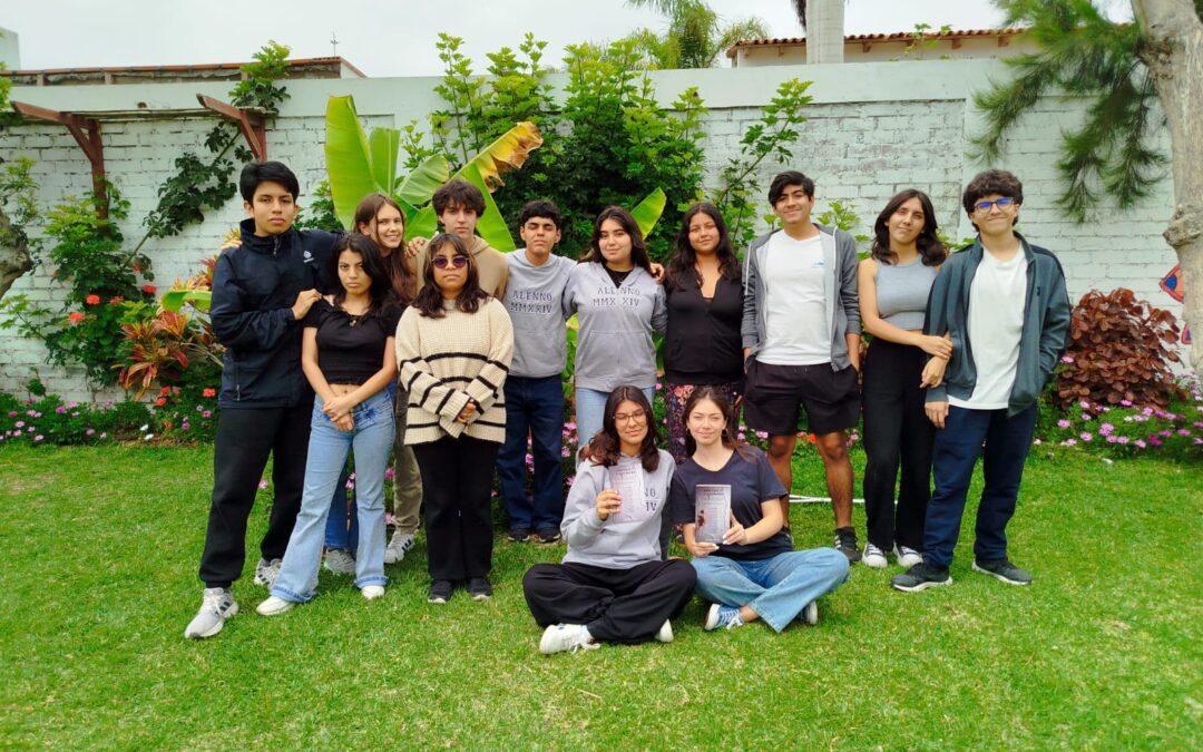 Círculo de Lectores Perú - La aventura de leer 5 Escolares de «La casa de cartón» publican libro sobre la violencia en el Perú