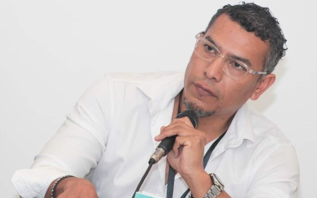 Círculo de Lectores Perú - La aventura de leer 23 Cuatro poemas de Juan Pablo Sejas