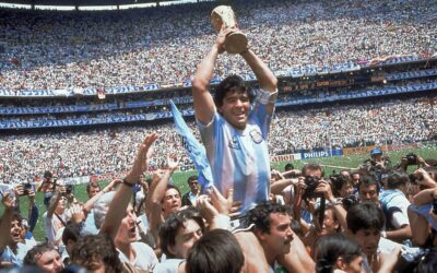 Círculo de Lectores Perú - La aventura de leer 8 Del olimpo al infierno: cinco años sin Maradona